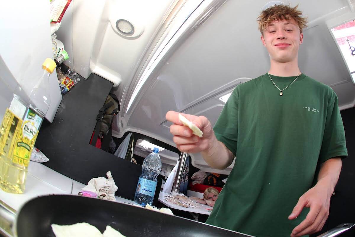 Obiad na jachcie kambuz